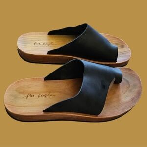 Free People SZ 9.5 Black Woodland Platform Clogs